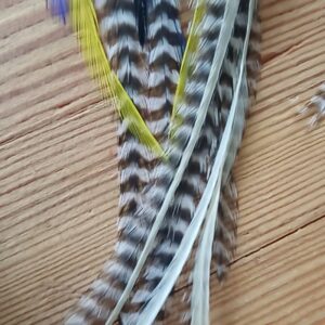 Alternative view of kolczyki z piór Koronkowe modraszkowe strzałki