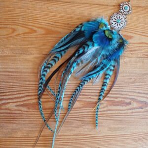 pojedynczy kolczyk z piór Oddech Hathor